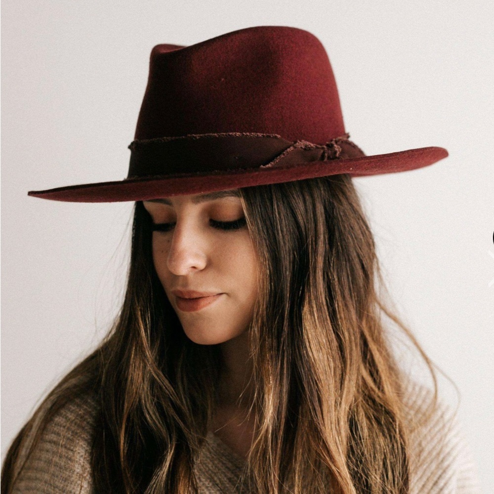 Iso burgundy gigi pip Hannah floppy